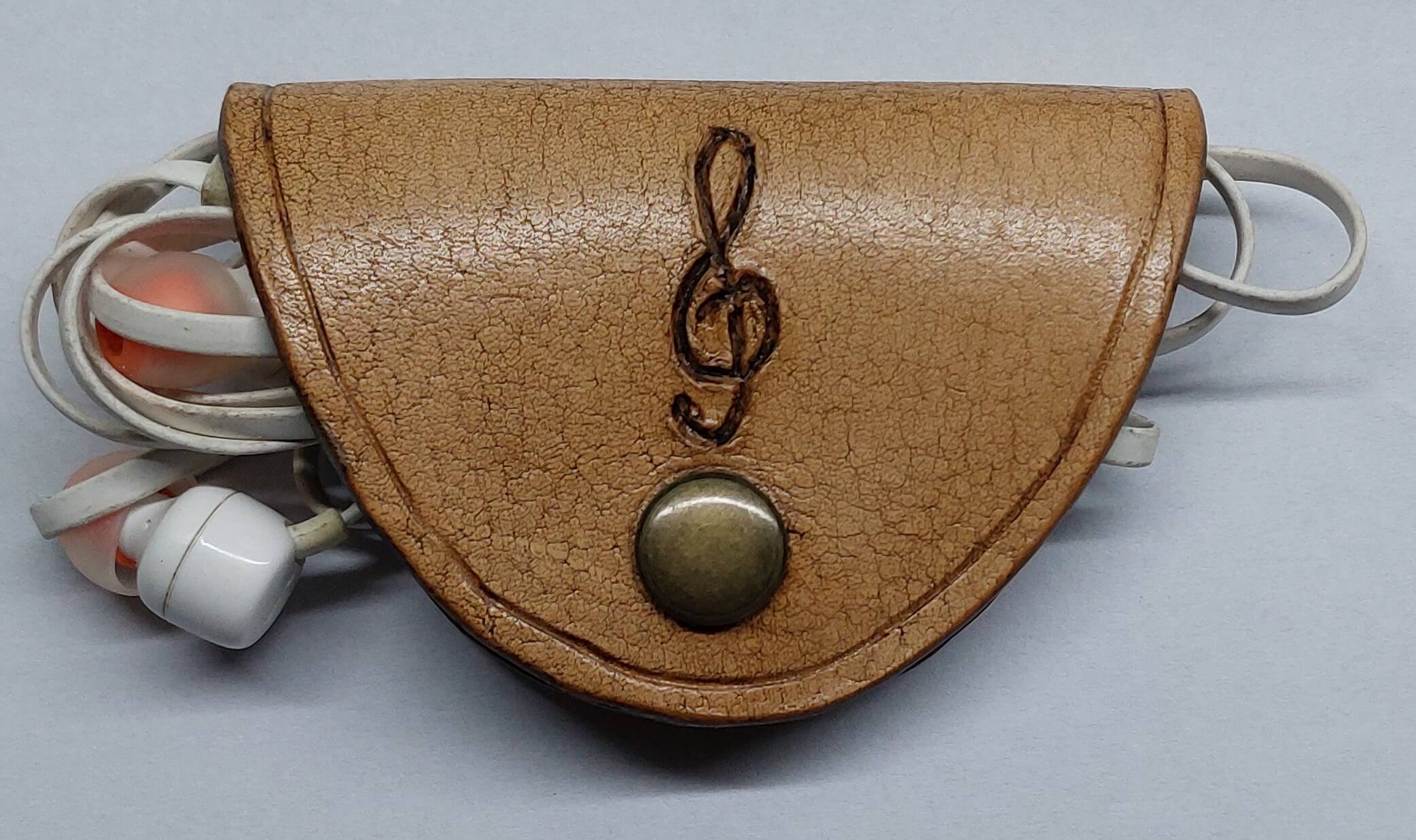 Porta auriculares de cuero artesanal